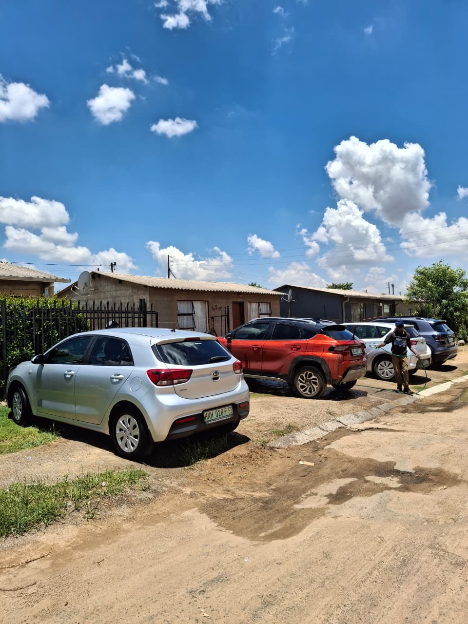 Kia Rio and Toyota Urban Cross, fleet wash